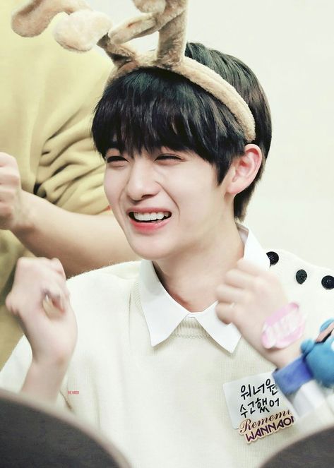 Jangan ingat masa lalu mu, itu menyakitkan -lgl  Aku tidak ingin hidu… #fiksipenggemar # Fiksi penggemar # amreading # books # wattpad Bae Jinyoung Produce 101, Miss U So Much, Bae Jinyoung, Jin Young, Bae Jin-young, Lee Daehwi, Kim Jaehwan, Ha Sungwoon, Justin Beiber