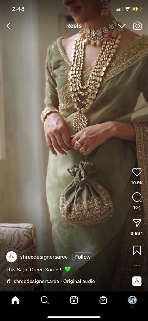 Saree For Engagement, Indian Outfits Modern, Saree For Wedding Function, Engagement Saree, Indian Engagement, Sabyasachi Sarees, Bridesmaid Saree, Saree Jewellery, Reception Look