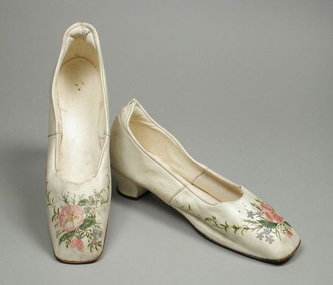 Century Shoes, Historical Shoes, 1870s Fashion, Victorian Shoes, Regency Era Fashion, Wedding Slippers, American School, Old Shoes, Leather Paint