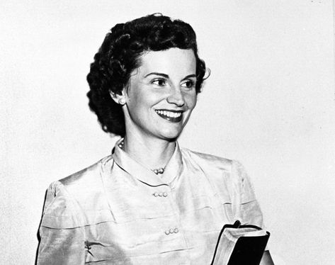 Ruth 100: Ruth’s Sense of Fashion - The Billy Graham Library Blog Ruth Bell Graham, Ruth Graham, Billy Graham Library, Volunteer Application, Patricia Cornwell, Short Verses, Friends Of The Library, June Carter Cash, Jesus Wept