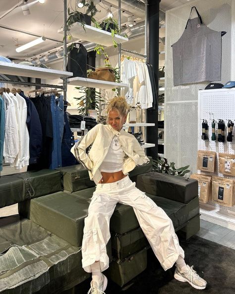 Daisy Birchall (@daisybirchalll) • Instagram photos and videos Street Style Fall Winter, Fall Streetwear, Cold Fits, Outfit Streetwear, Spring Fits, Next Clothes, White Outfits, Vintage Wear, Alternative Fashion