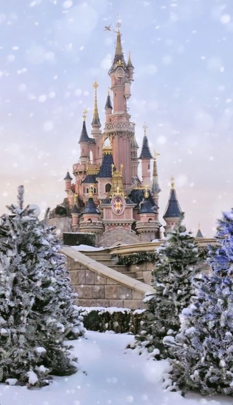 Disney Castles, Disney Parque, Disney Paris, Sleeping Beauty Castle, Cute Disney Pictures, Disneyland Trip, Disney Aesthetic, Disney Castle, Beautiful Castles