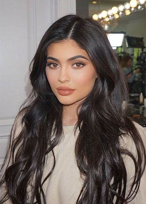 Maquillaje Kylie Jenner, Maquillage Kylie Jenner, Longbob Hair, Jenner Hair, Look Kylie Jenner, Kylie Jenner Hair, Brown Hair Shades, Kylie Jenner Makeup, Chocolate Brown Hair