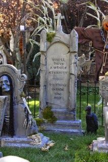 do it yourself divas: DIY Tombstones with the Queen of Halloween - Susie Butler Tombstones For Halloween, Halloween Tombstones Diy, Tombstone Diy, Halloween Gravestones, Creepy Halloween Props, Queen Of Halloween, Halloween Circus, Halloween Diy Outdoor, Halloween Outside