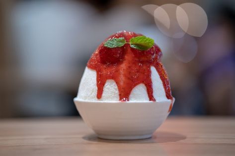 Korean Shaved Ice, Shaved Ice Dessert, Ice Dessert, Cafe Creme, Sweet Top, Snow Cones, Shaved Ice, Frozen Drinks, Coffee Cafe