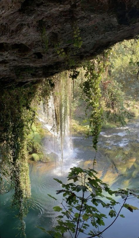 Outfit Hiking, Pretty Landscapes, Crystal Blue, Beautiful Places To Travel, Nature Aesthetic, Pretty Places, Green Aesthetic, Fantasy Landscape, Boots Outfit