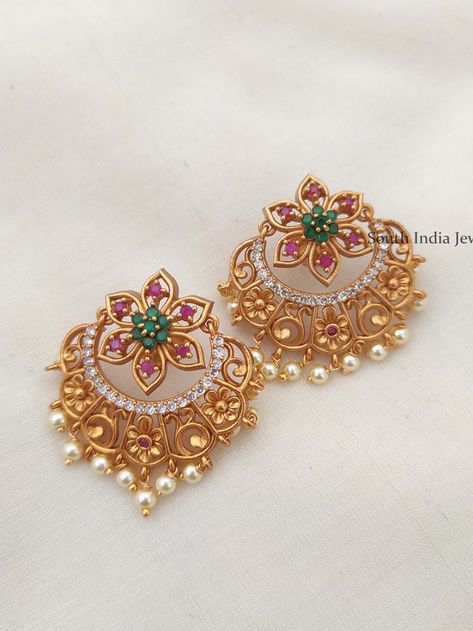 Gold Flower Bracelet, Ear Tops, Wedding Flower Jewelry, Mom Earrings, New Gold Jewellery Designs, Gold Earrings Models, Fashion Jewellery Online, Antique Jewellery Designs, Gold Mangalsutra Designs