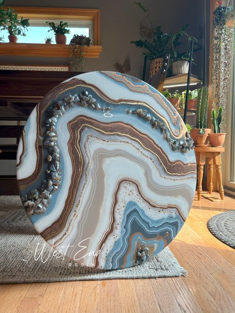 "Custom artwork available through commission--get the size and color palette that fits your space! Contact me for details Add a completely unique touch to your home with this stunning 30\"x30\" round resin geode/agate inspired artwork with three-dimensional real agate stone accents. This artwork features neutral tones of white, pearl, and taupe. Rich brown and calming blues flow through the piece with accents of gold flecks and copper. This piece has incredible depth and shine that must be admir Agate Painting, Resin Techniques, Resin Art Canvas, Agate Art, Resin Geode, Geode Art, Resin Wall Art, Resin Artwork, Gold Flecks