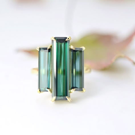 Bijoux Art Deco, Green Tourmaline Ring, Sapphire Engagement Ring Blue, Art Deco Engagement, Ring With Diamond, Deco Engagement Ring, Tourmaline Ring, Deco Jewelry, Baguette Cut