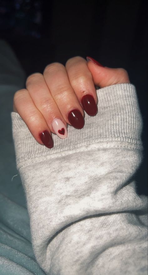 Hoco Nails For Burgundy Dress, Mehroon Nails Art, Maroon Nails Simple, Burgundy Nails With Heart Design, Burgundy Homecoming Nails, Nails To Go With Wine Color Dress, Short Maroon Nails With Design, Prom Nails For Maroon Dress, Maroon Nails Design Short