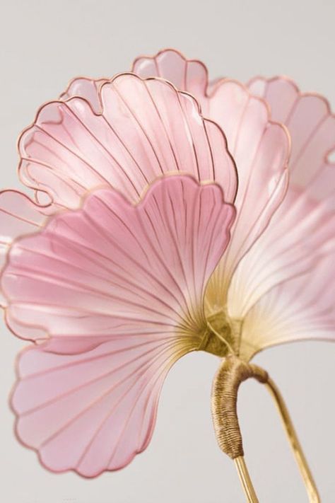 Sakae is a Japanese artist that crafts unique kanzashi hairpins from resin and wire. But these stunning pins have a long history in Japan, dating back to the prehistoric Jmon era (1000 BCE). Crafts Unique, Japan Jewelry, Vintage Hair Combs, Long History, Japanese Artists, Vintage Hairstyles, Diy Accessories, Self Defense, Defense