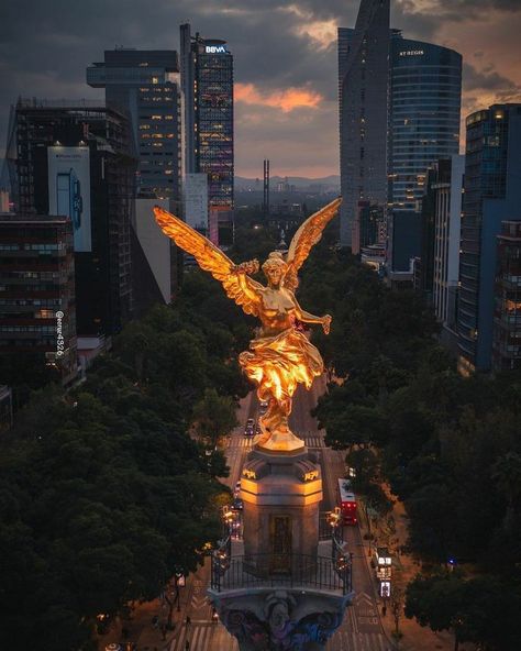 🧡💛 EL ANGEL, PASEO REFORMA, MÉXICO CITY Mexico Guadalajara Aesthetic, Vision Board Mexico City, Mexico City Aesthetic Night, Travel To Mexico City, City Of Mexico, Travel Mexico City, Mexico Vision Board, Mexico City Wallpaper, Mexico Aesthetic Wallpaper