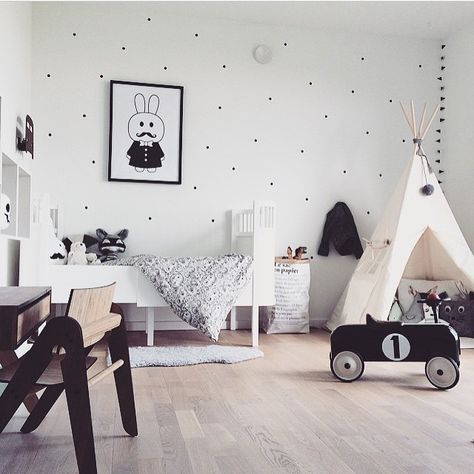 How To Create A Monochrome Nursery | Handy Little Me Scandinavian Kids Bedroom, Nordic Kids Room, Scandinavian Kids Rooms, Design Ložnic, Scandinavian Kids, Scandinavian Nursery, Kids Bedroom Designs, Kids Bedroom Design, Kids Room Inspiration