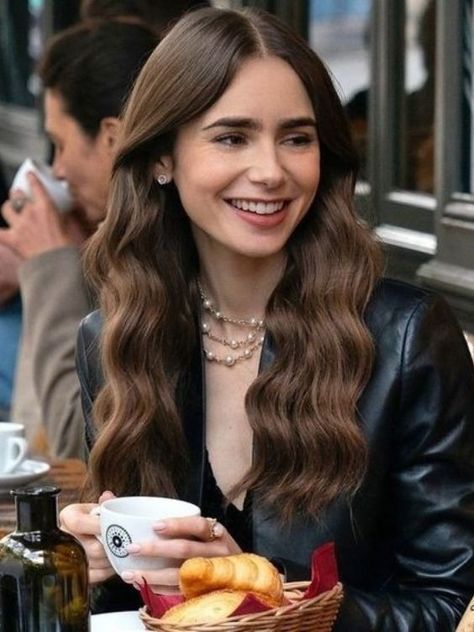 Paris Hairstyles, Lily Collins Hair, Angled Bob Hairstyles, City Of Love, Haircuts Straight Hair, Romantic Getaway, Emily In Paris, Hair Blog, Lily Collins