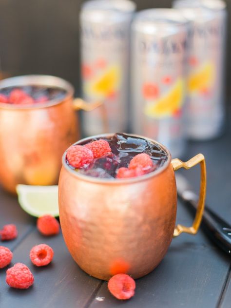 A Virgin Moscow Mule with Dasani Sparkling Raspberry Lemonade and other ingredients along with fresh raspberries. Perfect to cool down the kids for summer! Virgin Moscow Mule, Pollo Asado Marinade, Summer Grill, Moscow Mule Cocktail, Moscow Mule Recipe, Mule Recipe, Copper Plating, Wine Cup, Raspberry Lemonade