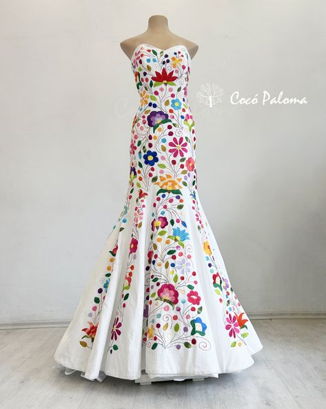 Oaxaca Wedding Dress, Outfits Catrina, Spanish Wedding Dress Mexican Style, Mexican Theme Dresses, Hispanic Clothing, Spanish Wedding Dress, Mexican Clothes, French Style Clothing, Mexican Themed Weddings