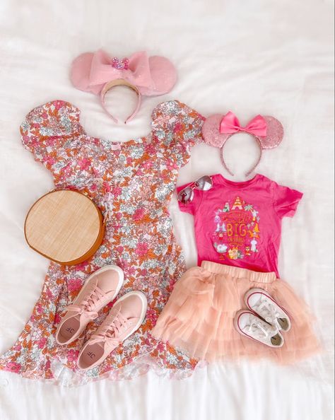 Mommy And Me Disney Outfits, Mommy And Me Disney, Disney Family Outfits, Disney Bound Outfits Casual, Outfits For Spring, Disneyland Outfits, Family Vacay, Disney Bound Outfits, Mouse Ears Headband