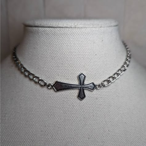 Choker Cross Chain Link Necklace Measures Approximately 14" & Is Finished With A Lobster Clasp And 1.5 Inch Extension Chain. Opiumcore Jewelry, Baddie Wishlist, Emo Necklace, Grunge Necklaces, Alt Jewelry, Chrome Hearts Jewelry, Scene Jewelry, Goth Choker, Cross Jewelry Necklace