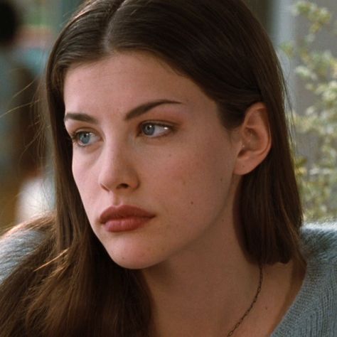 Liv Tyler - Corey Mason Light 90s Makeup, 1995 Makeup, Liv Tyler Empire Records, Liv Tyler 90s, Elisabeth Swan, Clueless Aesthetic, Cher Clueless, 90s Actresses, Empire Records