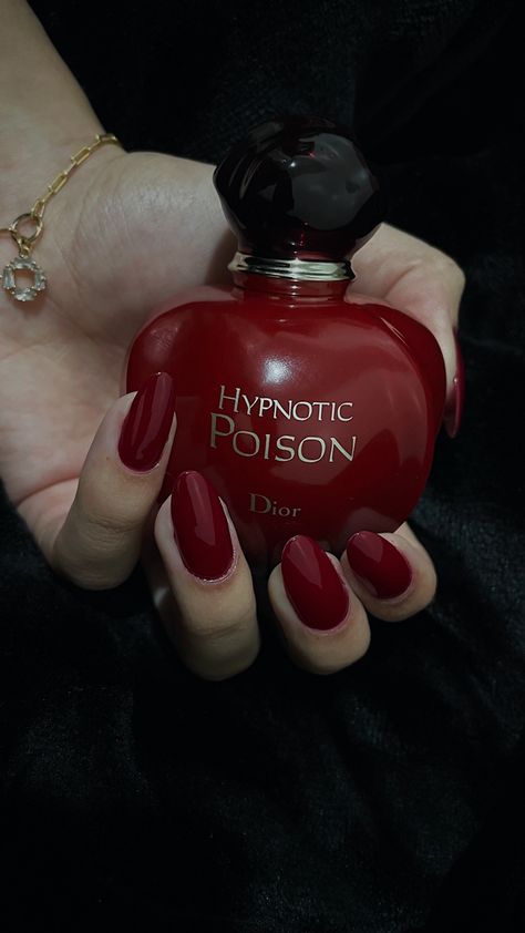 Poison Aesthetic Red, Red Poison Aesthetic, Hypotonic Poison Dior, Red Smoothie Aesthetic, Red Dior Aesthetic, Hypnotic Poison Dior Aesthetic, Red Perfumes, I Am Poison, Hypnotic Dior