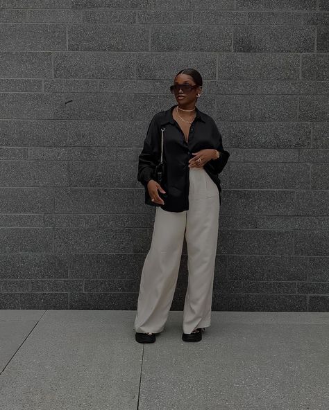 Casual Slacks Outfit Street Style, Wide Leg Black Pants Outfit, Black Slacks Outfit, Bold Colors Fashion, Thanksgiving Fit, Slacks Outfit, Rich Girl Outfits, Modest Casual Outfits, Cute Modest Outfits