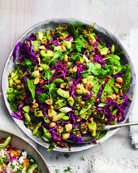 Red cabbage, quinoa and avocado salad with peanut pesto Peanut Pesto, Quinoa Avocado Salad, Red Cabbage Recipes, Red Cabbage Salad, Avocado Salat, Quinoa Healthy, Delicious Magazine, Cabbage Salad, Vegan Meal