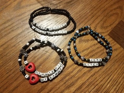 Supernatural Friendship bracelets! Supernatural Friendship Bracelet, Emo Friendship Bracelets, Supernatural Bracelet, Letter Bracelet Beads, Supernatural Jewelry, Spn Dr, Bff Stuff, Witch Crafts, Pony Bead Bracelets