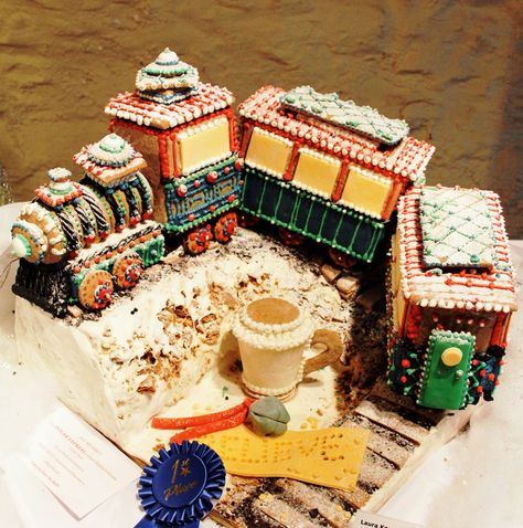 A delightful gingerbread house modeled after the Polar Express. 2011, 1st place, adult category Polar Express Gingerbread House, Movie Theme Gingerbread House, Gingerbread Train Ideas Decoration, Polar Express Home Decor, Train Station Gingerbread House, Polar Express Gingerbread Train, Polar Bear Express, Female Reindeer, Christmas Styles