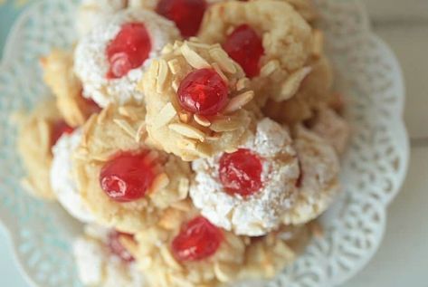 Italian Cookie Recipe, Italian Almond Cookies, Almond Meal Cookies, Italian Christmas Cookies, Cherry Cookies, Parchment Paper Baking, Sweet Time, Almond Flavor, Delicious Cookie Recipes