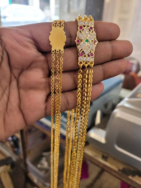 Chandraharam Locket Designs, Avalakki Sara Gold, Emerald Bangles, Man Gold Bracelet Design, Antique Gold Earrings, Delicate Gold Jewelry, Gold Jewels Design, Gold Bangles For Women, Black Beads Mangalsutra Design