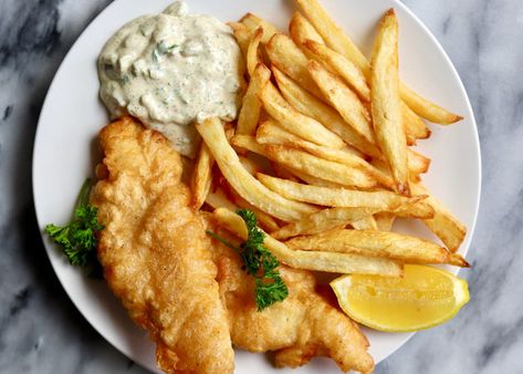 Fish and Chips - An Old British Classic - Travelandmunchies English Fish And Chips, Vegan Fish And Chips, Fish And Chips Recipe, British Fish And Chips, Fish N Chips Recipe, English Classic, Fried Chips, Mushy Peas, Homemade Tartar Sauce