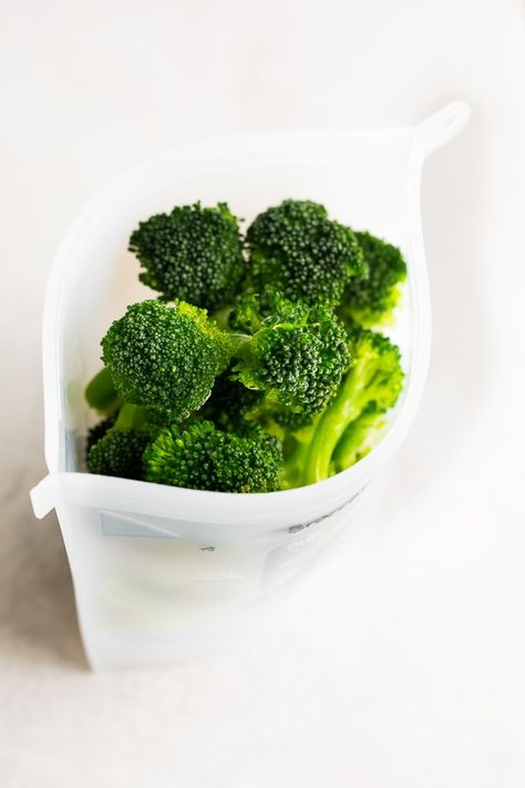 How To Freeze Broccoli, Freeze Broccoli, Freezing Carrots, Blanching Vegetables, Roast Frozen Broccoli, Stir Fry Sauce Recipe, Turmeric Soup, Freezing Vegetables, Broccoli Pesto