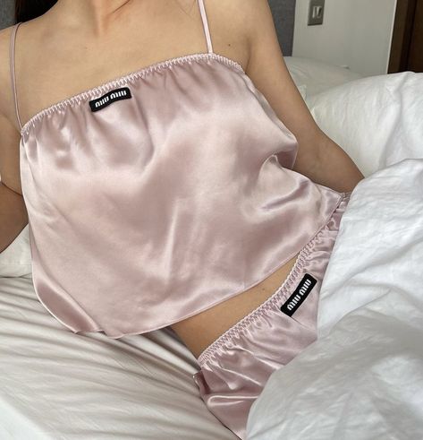 Olivia Yang, Pink Aura, Pink Princess, Looks Vintage, Fashion Killa, Pink Aesthetic, Gym Women, Fashion Item, Miu Miu