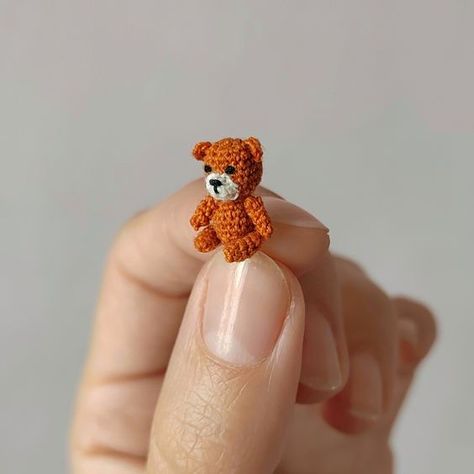 Micro teddy bear Miniature toy Collection bear 0.5 inch Extremely tiny crocheted free crochet toy patterns amigurumi teddy bears #freecrochettoypatternsamigurumiteddybears #crochet #crochettoy #crochetpattern #crochetpatterns 1.1364 Crochet Display, Toys Quotes, Amazing Miniatures, Crocheted Things, Bear Patterns Free, Tiny Crochet, Giraffe Toy, Crochet Bear Patterns, Miniature Crochet