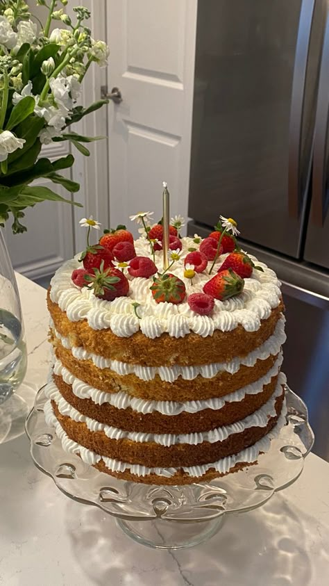 Birthday Cake Strawberry, Cake Spring, Birthday Cake Cake, Cake Strawberry, Cake Aesthetic, Cake Flower, Spring Cake, Cute Baking, Cake Inspo