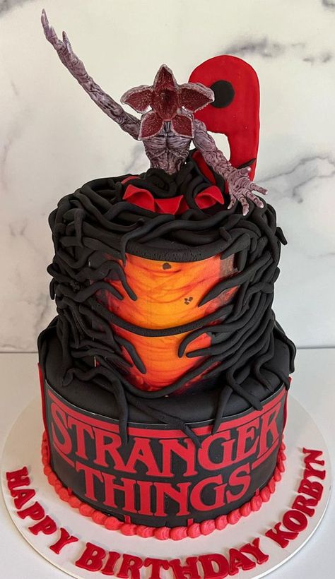 Stanger Thing Birthday, Stranger Things Bday Cake, Stranger Things Cakes Birthday, Gateau Stranger Things, Stranger Things Birthday Cake Ideas, Tort Stranger Things, Strangers Things Cake, Stranger Things Birthday Ideas, Birthday Cake Stranger Things