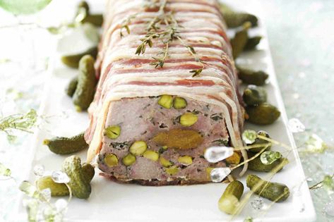 Pate and Terrine Recipes.  Pork and Pistachio Terrine Recipe with Apricot Starters Recipes Christmas, Chicken Terrine, Recipe With Pork, Ham Hock Terrine, Pork Terrine, Dinner For Friends, Ham Hock Recipes, Pickled Walnuts, Christmas Leftovers Recipes