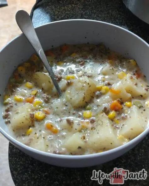 Creamy Potato & Hamburger Soup Potato Hamburger Soup, Potatoes And Cream, Hamburger Potato Soup, Ground Beef Potatoes, Hamburger And Potatoes, Potatoes Vegetables, Beef Potatoes, Crock Pot Potatoes, Ground Beef And Potatoes