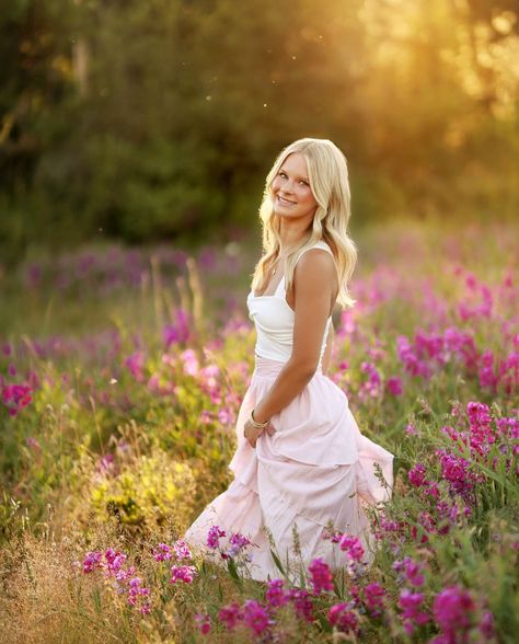 Senior Photo Outfits Dress, Senior Picture Ideas Minnesota, Senior Pictures Outfits Flower Field, Long Dress Senior Pictures, Pretty Senior Pictures, Haley Graham, Field Senior Pictures, Spring Senior Pictures, Senior Year Pictures