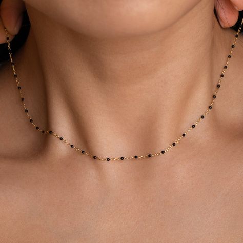 Simple Black Beads Chain Gold, Black Beaded Jewelry Latest, Black Beaded Jewelry Gold Latest, Black Beads Necklace Indian Gold, Black Beads Designs Latest, Black Beads Necklace Designs, Black Bead Necklace Simple, Simple Black Beads Chain, Dainty Mangalsutra