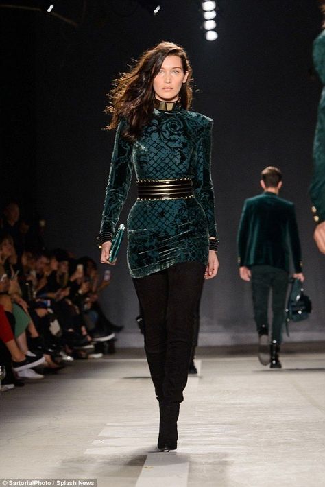 Velvet Tunic Outfit, Green And Gold Fashion, Green Tunic Outfit, Teal Outfit, Teal Outfits, Tunic Outfit, Balmain Dress, Hermes Design, Velvet Dress Designs