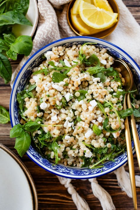 Simple Vegan Salad, Lemon Couscous, Salad Arugula, Vegan Feta, Make Ahead Salads, Pearl Couscous, Vegan Summer Recipes, Vegan Pasta Recipes, Going Vegetarian