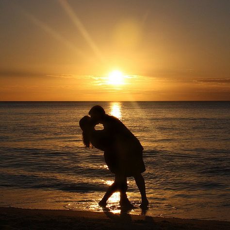 #kisses at the #beach Intimacy In Marriage, Beach At Night, Romantic Kiss, Hubby Love, Strong Marriage, Breathtaking Places, Love Kiss, Marriage Relationship, Kissing Couples