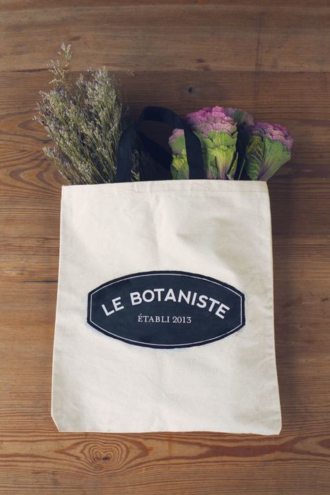 Le Botaniste by Katherine Stover, via Behance Flower Farm Business, Florist Brand, Business Card Ideas, Flower Shop Design, Package Design Inspiration, Herb Shop, Farm Business, Flower Company, Florist Shop