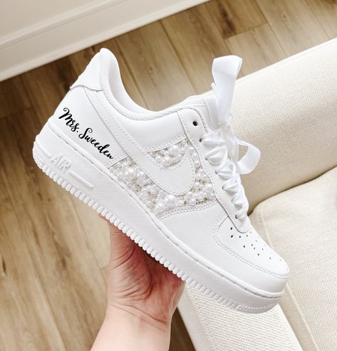 Wedding Nike, Af1 White, Wedding Sneakers For Bride, Bling Sneakers, Personalized Sneakers, Bride Sneakers, Wedding Shoes Sneakers, Shoes Air Force, Reception Shoes