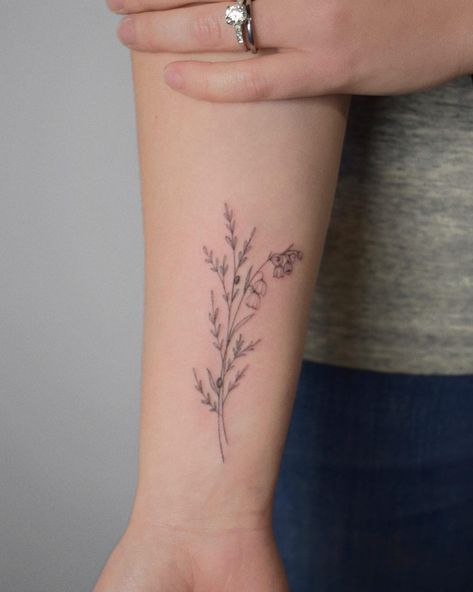 45+ Lily of the Valley Tattoo Meanings Designs and Ideas – neartattoos Jay Tattoo, Lily Of The Valley Tattoo, Marigold Tattoo, Valley Tattoo, Flower Bouquet Tattoo, Lily Flower Tattoos, Lavender Tattoo, Bouquet Tattoo, Wildflower Tattoo