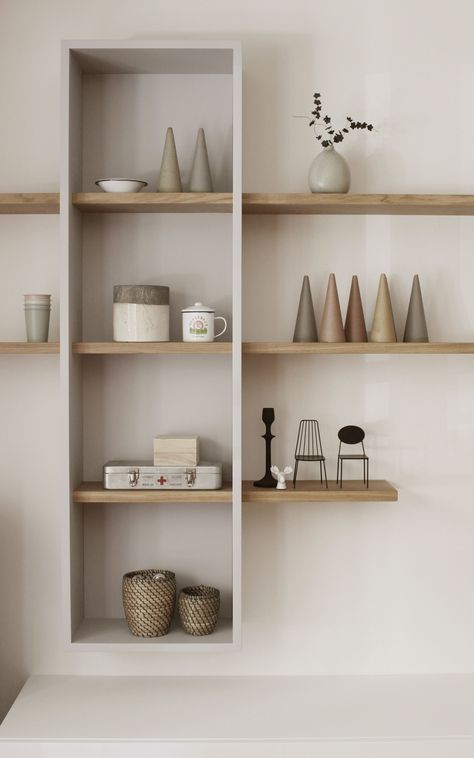 Minimalist Shelves Decor, Minimalist Shelves, Shelf Decor Living Room, Bookshelf Design, Wall Bookshelves, Bookshelf Decor, Shelf Design, Shelf Decor, 인테리어 디자인