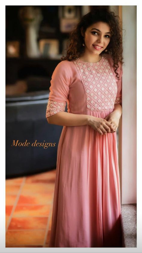 Ankarli Dresses, Chiffon Kurti Design, Aline Kurti Design, Kurti Tunics, Salwar Ideas, Chiffon Kurti, Kurti Anarkali, Georgette Kurtis, South Indian Wedding Hairstyles