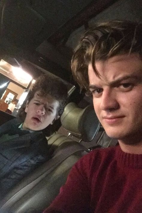 Stranger Things' Joe Keery and Gaten Matarazzo Have the Cutest Food-Related Bromance Stranger Things Joe Keery, Joe Kerry, Akali League Of Legends, Filmy Vintage, Movie Cast, Stranger Things 3, Stranger Things Kids, Stranger Things 2, Stranger Things Steve