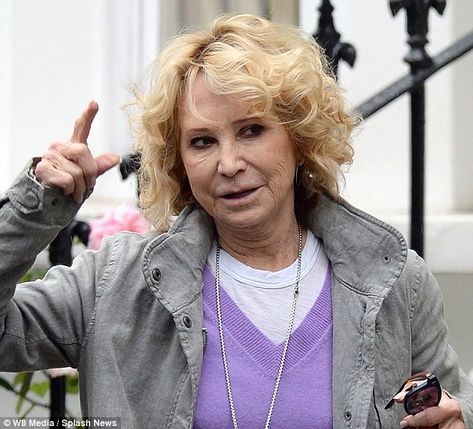 Why I admire Felicity Kendal's new face, SARAH VINE writes | Daily Mail Online Felicity Kendal, Living The Good Life, Kendall Style, The Good Life, Fresh Face, Aging Process, West End, Skin Cream, New Face